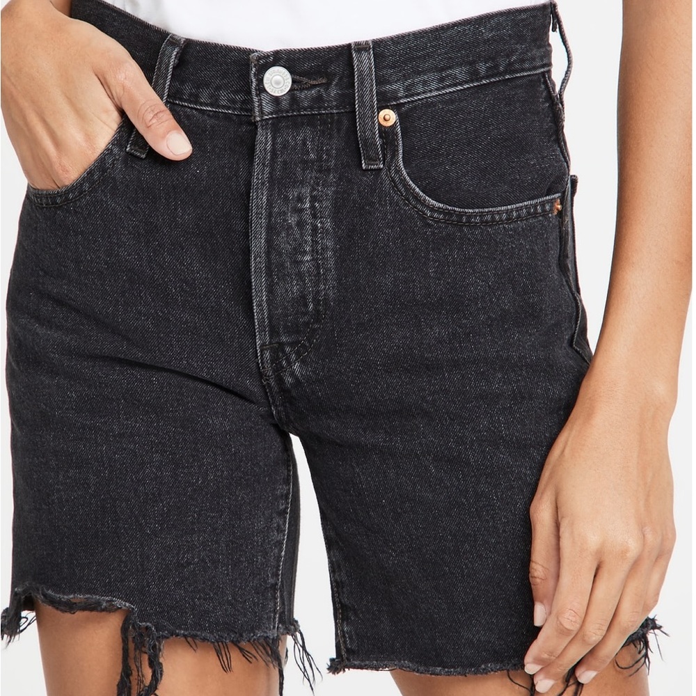 Black Levi’s denim shorts